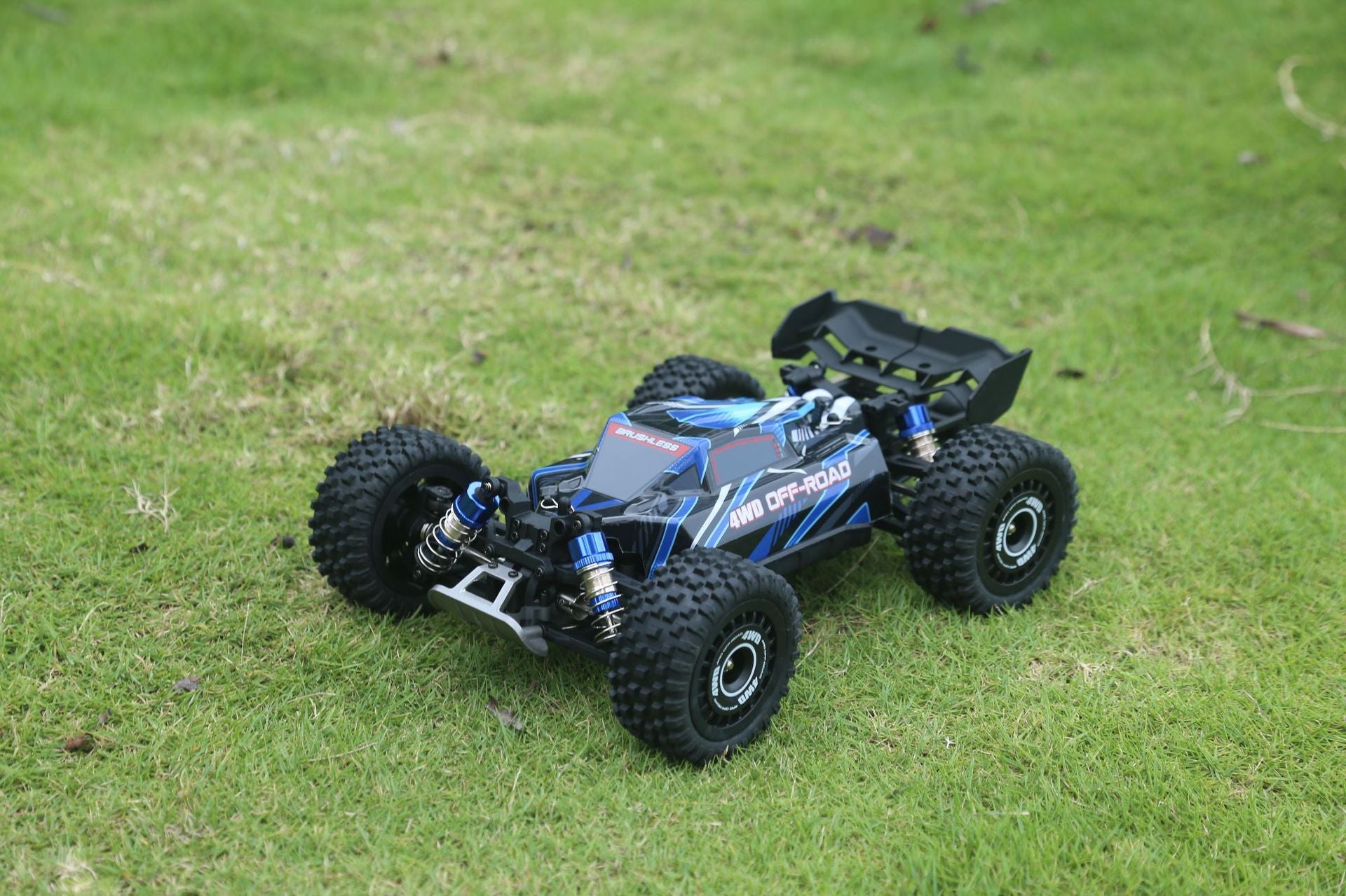 Hyper Go MJX 16207 16208 16209 16210 1/16 4WD RC Car 70KM/H Brushless  RC Racing Car Remote Control Cars Off-Road Truck Toys