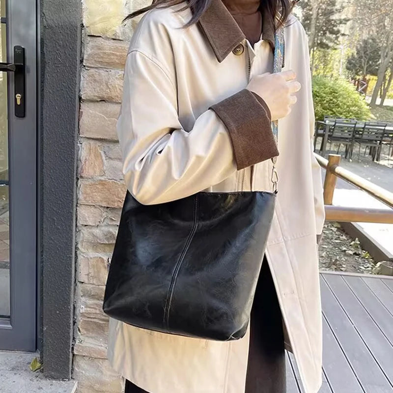 Neutral Style Men's and Women's Pu Tote Bag, Suitable for Travel and Photography, Single Shoulder Bag with Ethnic Style Strap