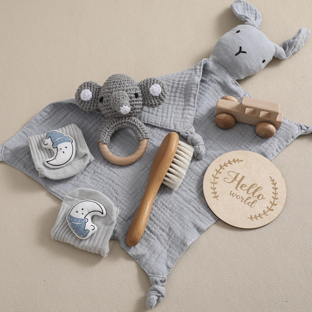 Newborn Bath Set Baby Drool Towel,Socks,Rattle,Brush,Mileage Card Gifts Box Photography Props Accessories Wooden Children's Gift