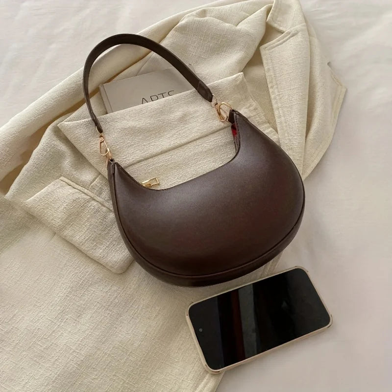 New Fashionable High-end Moon-shaped Baseball Bag, Showing Luxury, Women's Single Shoulder Bag