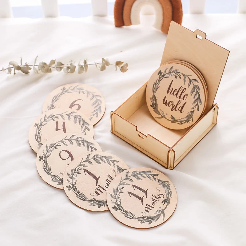 8Pcs Wooden Baby Milestone Cards Number Monthly Memorial Cards Wooden Engraved Age Photography Accessories Baby Birthing Gift