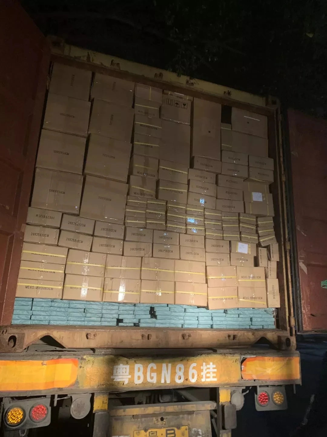 Standing Mirror Luxury Large Floor Mirror Square Round Full Length Mirror for Bridal Shop