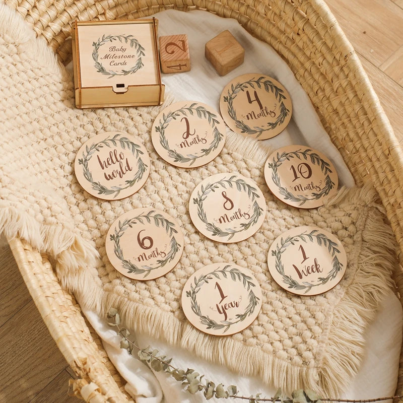 8Pcs Wooden Baby Milestone Cards Number Monthly Memorial Cards Wooden Engraved Age Photography Accessories Baby Birthing Gift