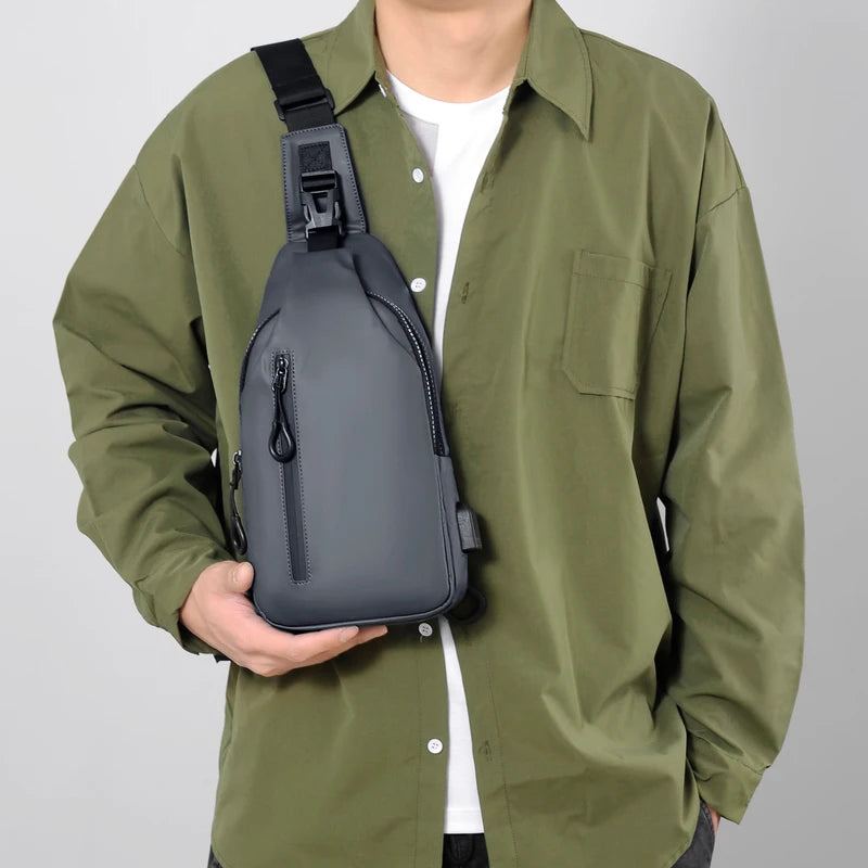 Multifunctional chest bag, men's cross bag with USB charging port and adjustable shoulder strap, suitable for daily commuting