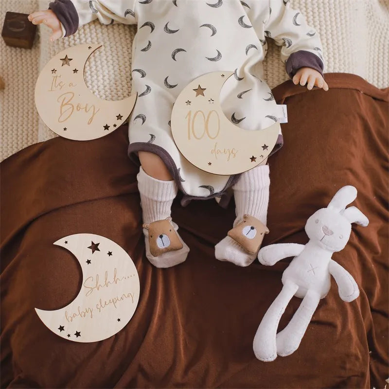Baby Wooden Memorial Monthly Cards Moon Shape Monthly Newborn Engraved Age Photography Props Accessories Baby Birthing Gift