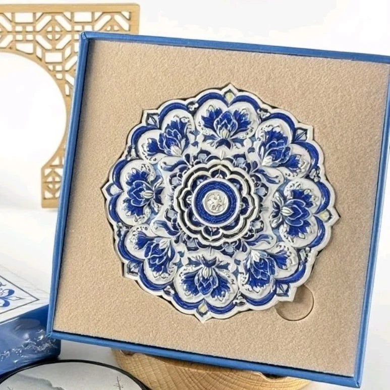 Chinese blue and white porcelain portable mirror, antique style makeup mirror, souvenir, portable companion gift, ceramic