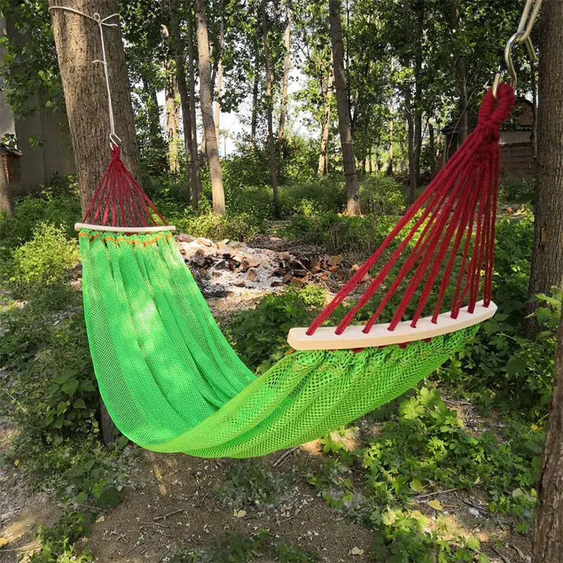 The Hammock Outdoor Ice Wire Mesh Hole Swing and Curved Rod Are Stable Sturdy and Have Good Load-bearing Capacity
