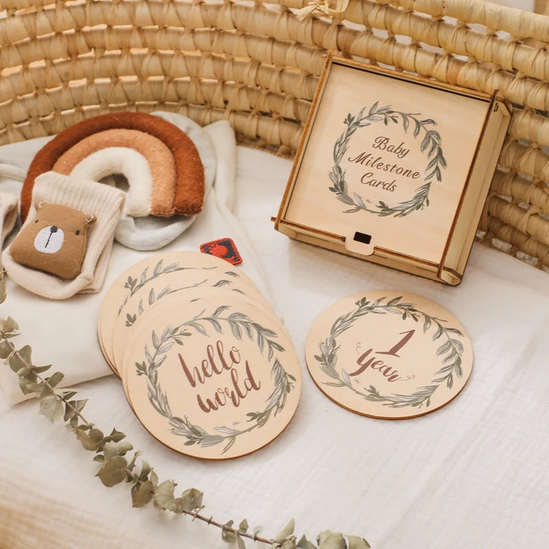 8Pcs Wooden Baby Milestone Cards Number Monthly Memorial Cards Wooden Engraved Age Photography Accessories Baby Birthing Gift
