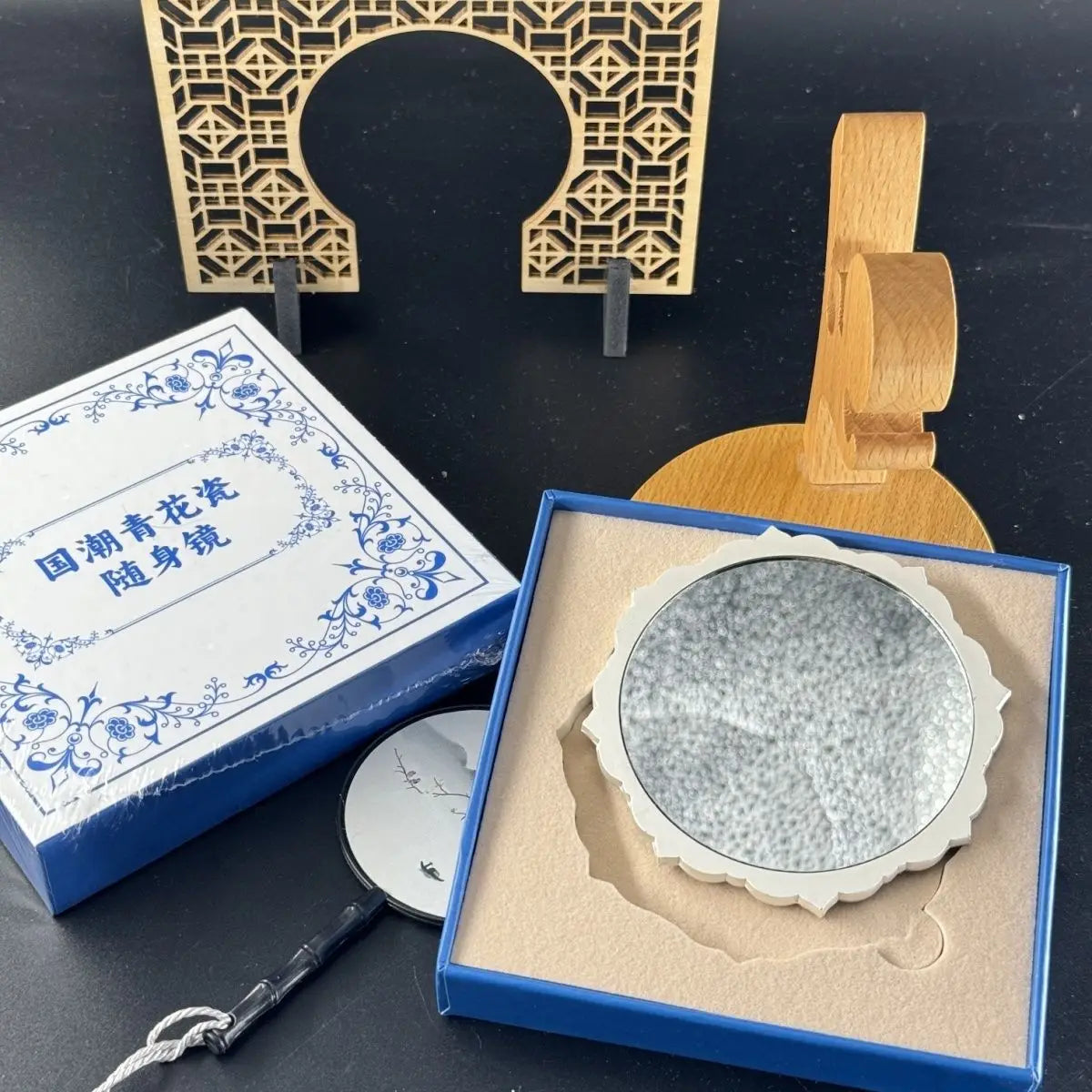 Chinese blue and white porcelain portable mirror, antique style makeup mirror, souvenir, portable companion gift, ceramic