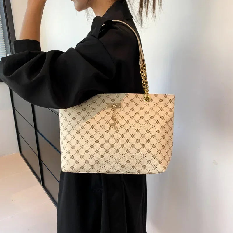 1pcs Fashionable Large Capacity Handbag Texture PU Leather Tote Women Bag with Hanging Accessories Shoulder Bag