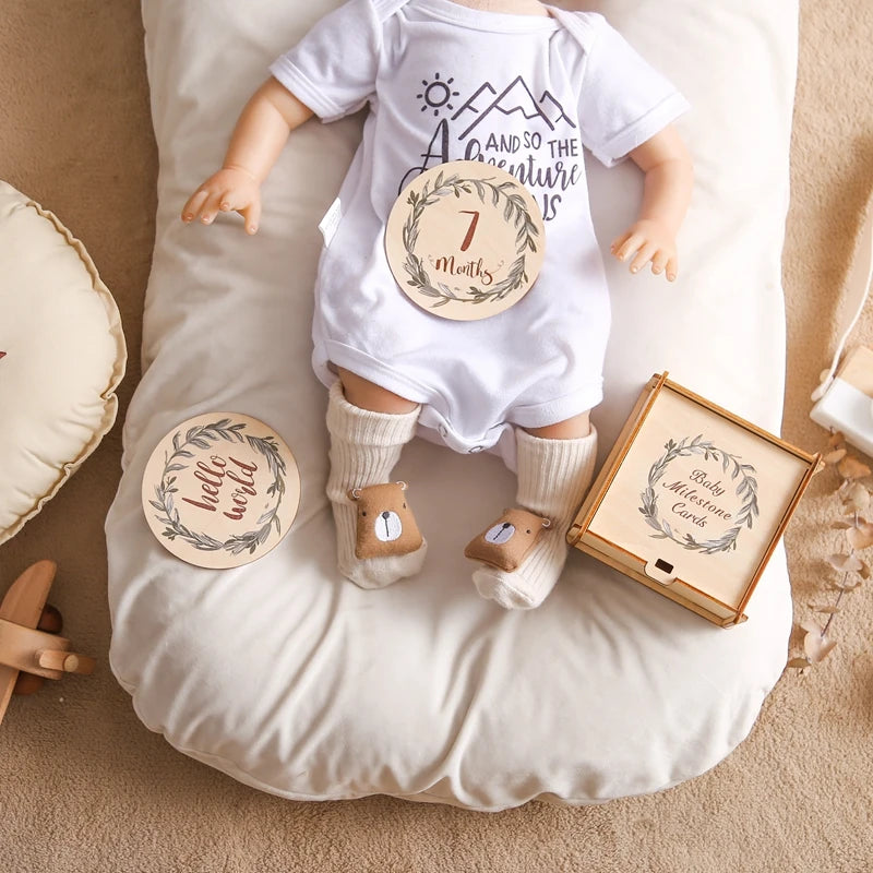 8Pcs Wooden Baby Milestone Cards Number Monthly Memorial Cards Wooden Engraved Age Photography Accessories Baby Birthing Gift