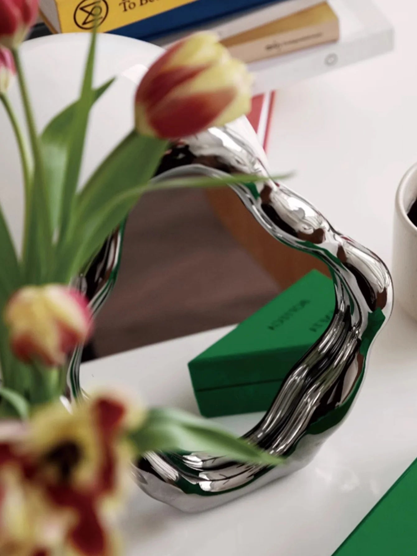 Irregular vintage dresser mirror high color French makeup mirror bedroom desktop decorative ornaments