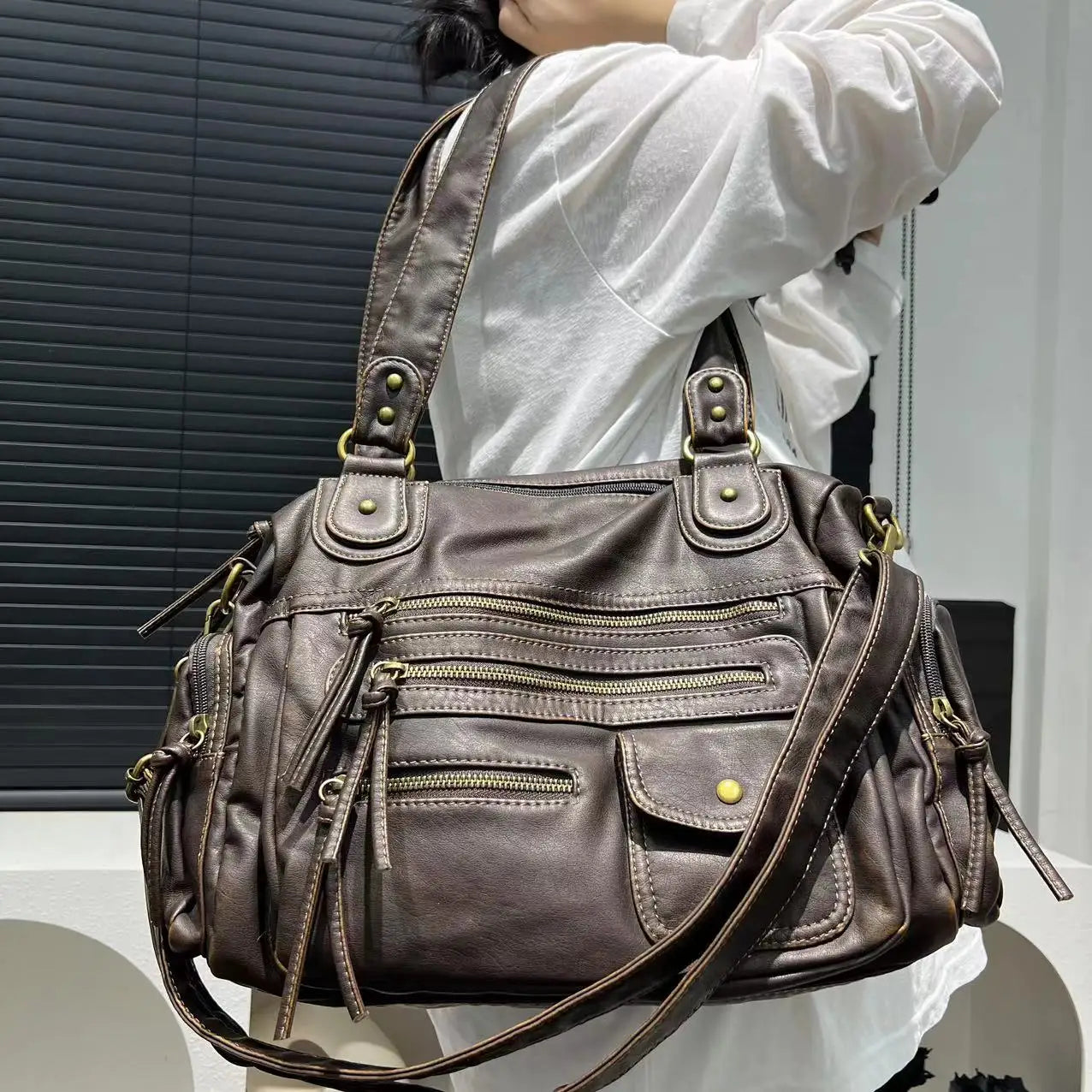 Y2K Hot Girl Single Shoulder Crossbody Bag Vintage Washed Leather Motorcycle Bag Large Capacity Multi Pocket Bag