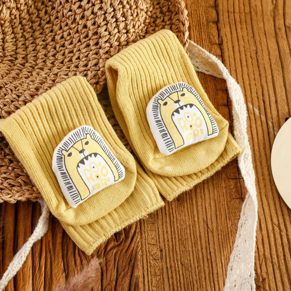 Newborn Bath Set Baby Drool Towel,Socks,Rattle,Brush,Mileage Card Gifts Box Photography Props Accessories Wooden Children's Gift