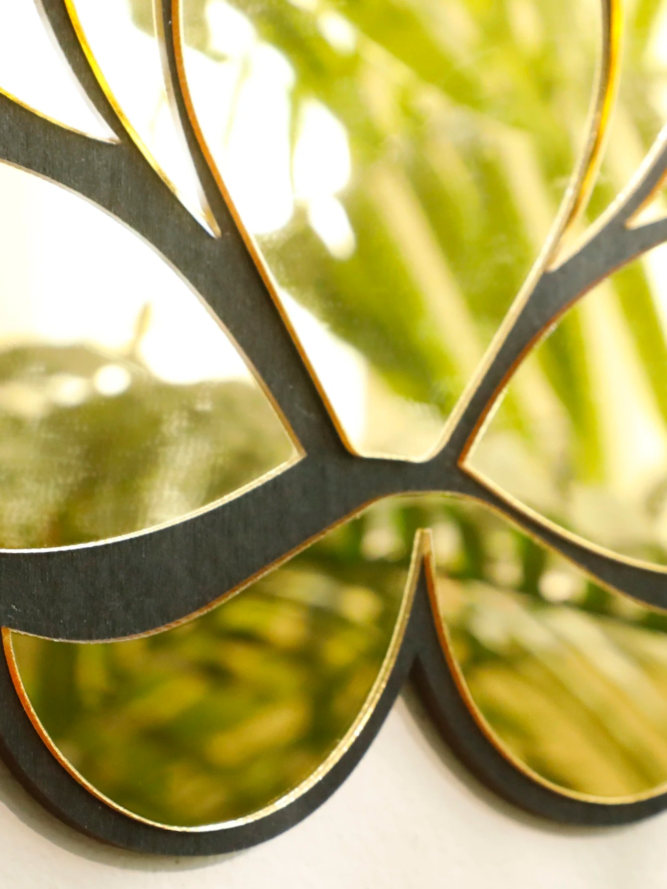 1Pc Acrylic Lotus Flower Wall Mirror – Decorative Modern Wall Hanging, Wooden Home Decor for Living Room, Bedroom, and Office