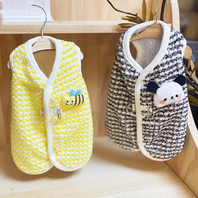 Cute Plaid Dog Jacket Coat Warm Cotton Dog Clothes Autumn Puppy Vest Jacket Bee Pattern Cat Cardigan Coat Chihuahua Pet Apparel