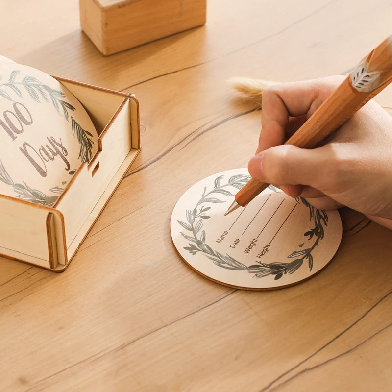8Pcs Wooden Baby Milestone Cards Number Monthly Memorial Cards Wooden Engraved Age Photography Accessories Baby Birthing Gift