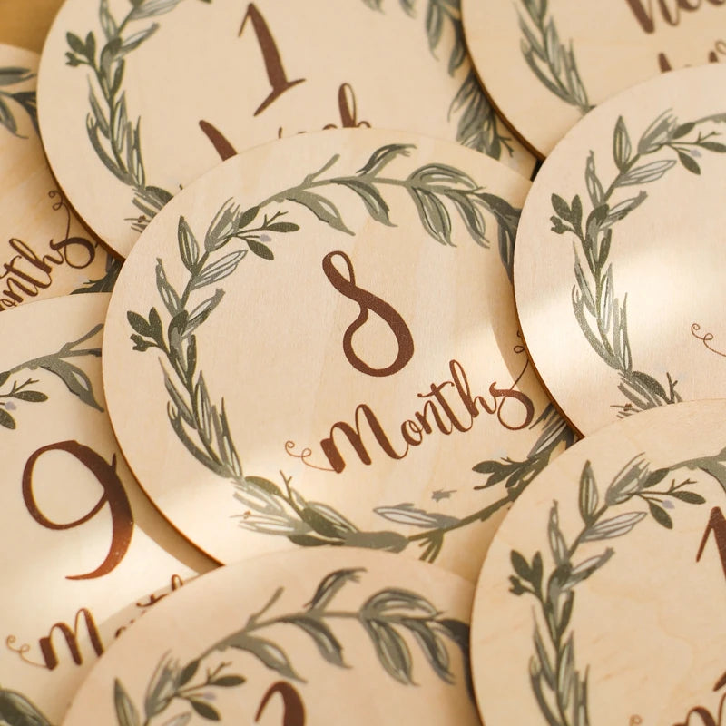 8Pcs Wooden Baby Milestone Cards Number Monthly Memorial Cards Wooden Engraved Age Photography Accessories Baby Birthing Gift