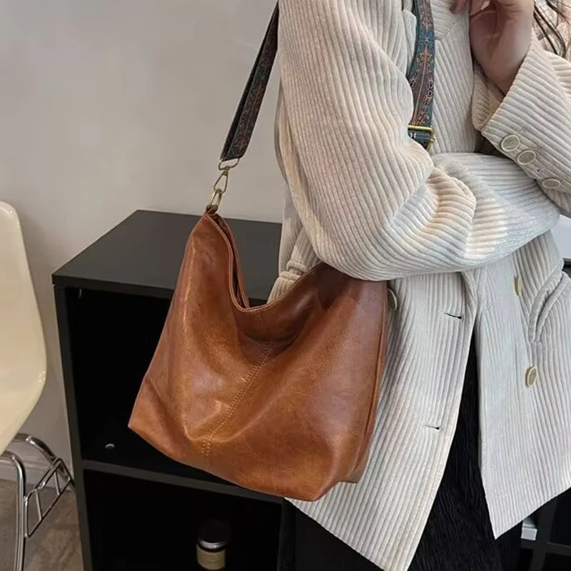 Neutral Style Men's and Women's Pu Tote Bag, Suitable for Travel and Photography, Single Shoulder Bag with Ethnic Style Strap