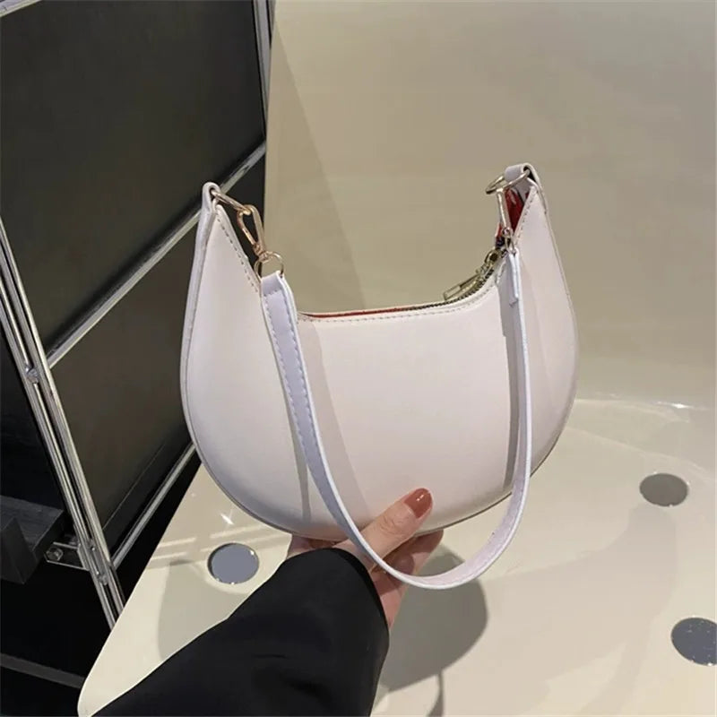 New Fashionable High-end Moon-shaped Baseball Bag, Showing Luxury, Women's Single Shoulder Bag