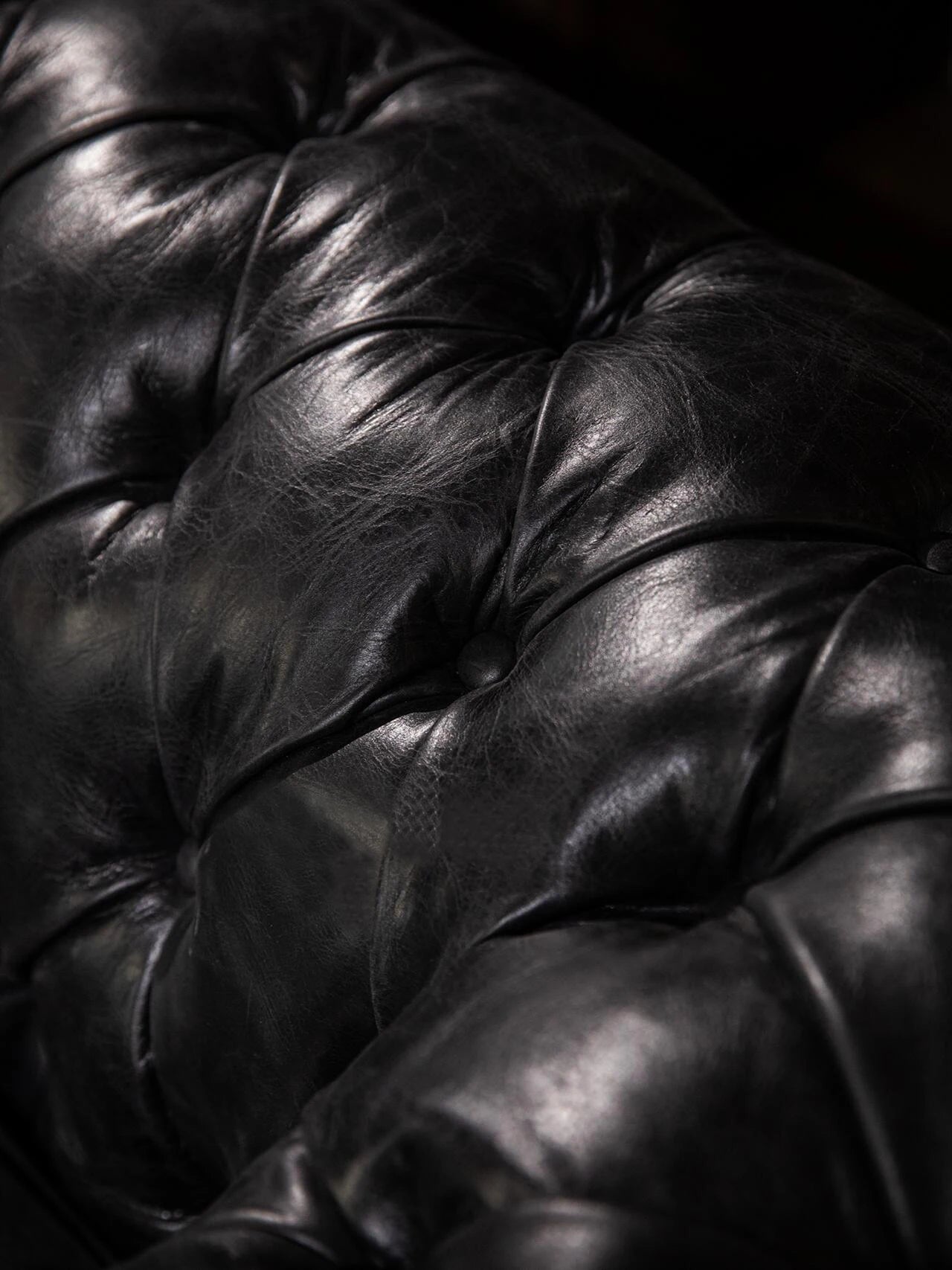 American classic tufted sofa, vintage cigar bar whiskey straight row sofa, oil wax leather café sofa