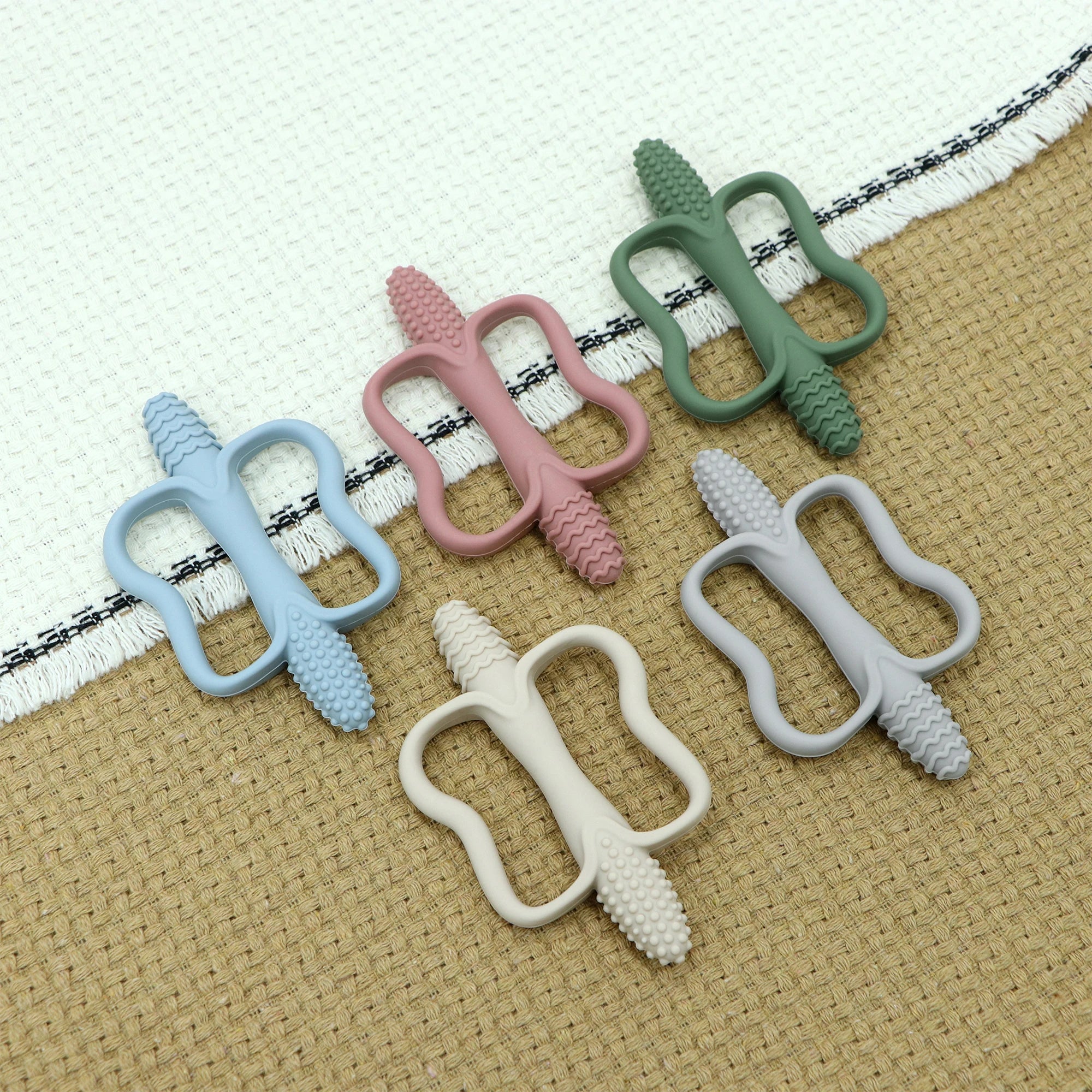 Integrated Silicone Teething Stick with Handle, Baby Toy Teether, Available in 6 Colors, Corn-Shaped Teether.