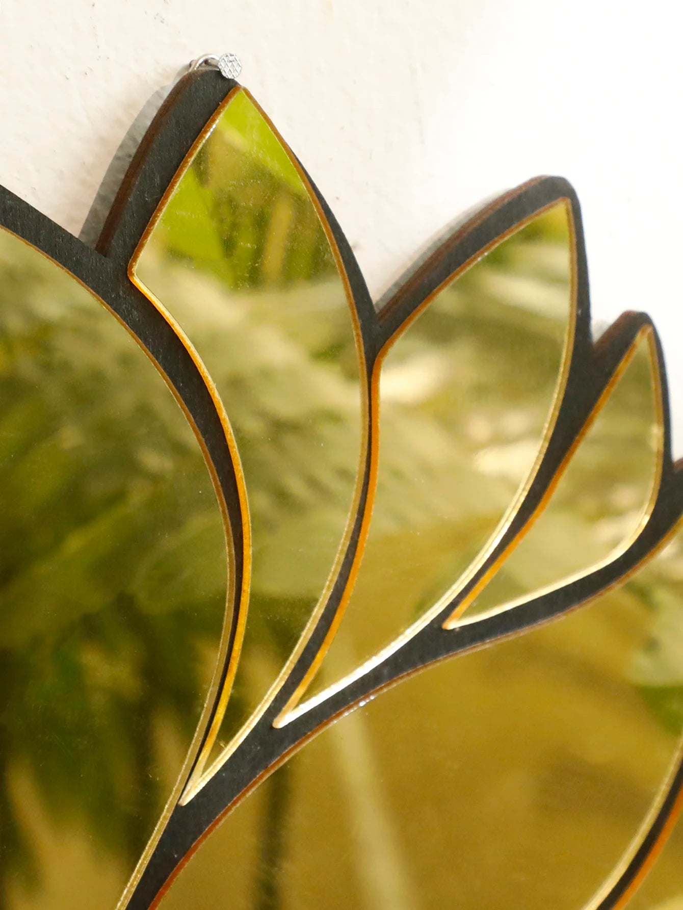 1Pc Acrylic Lotus Flower Wall Mirror – Decorative Modern Wall Hanging, Wooden Home Decor for Living Room, Bedroom, and Office