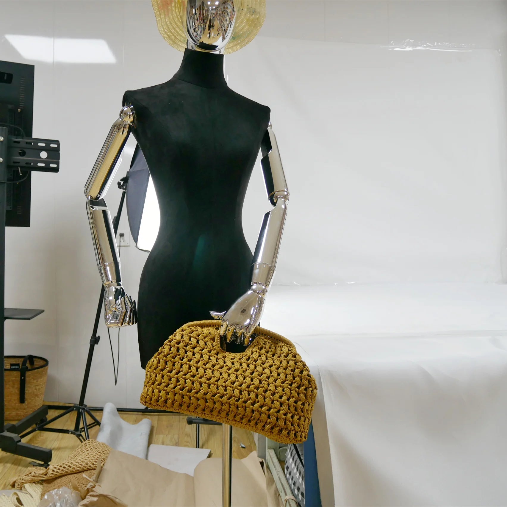 Elegant Ladies Chain Woven Handbag Straw Shoulder Bag Fashionable Raffia Crossbody Beach Bag Summer New Versatile Women's Bag